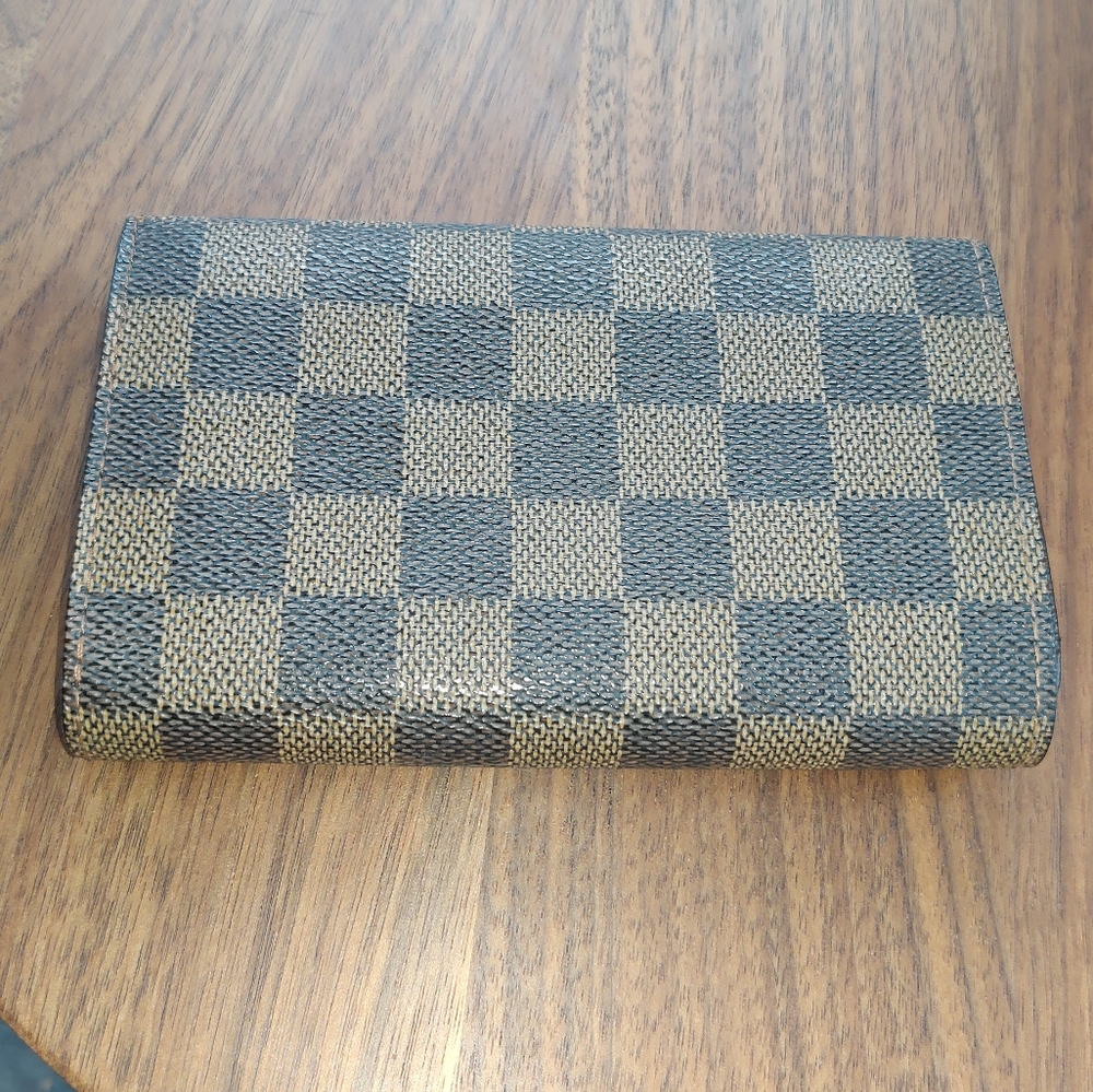 LV Damier Ebene Wallet - Picture 2 of 11